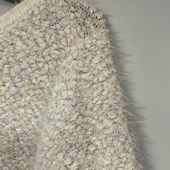 LC Lauren Conrad XXL Super Soft Eyelash Sweater Top - Picture 6 of 7